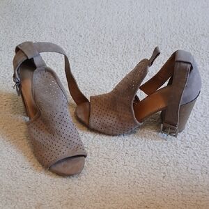 Women's Tan Peep-Toe Heeled Sandals